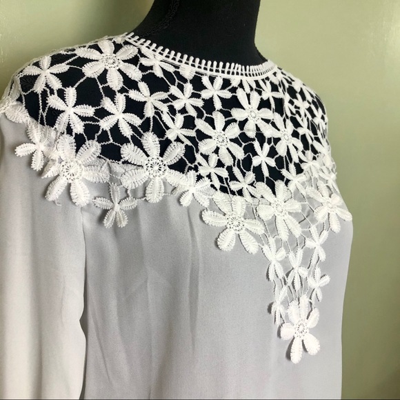White lace neck blouse w drawstring bell sleeves - Picture 4 of 7